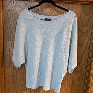 Jones New York Light Gray Crew Neck Sweater. Oversized look but fitted at waist